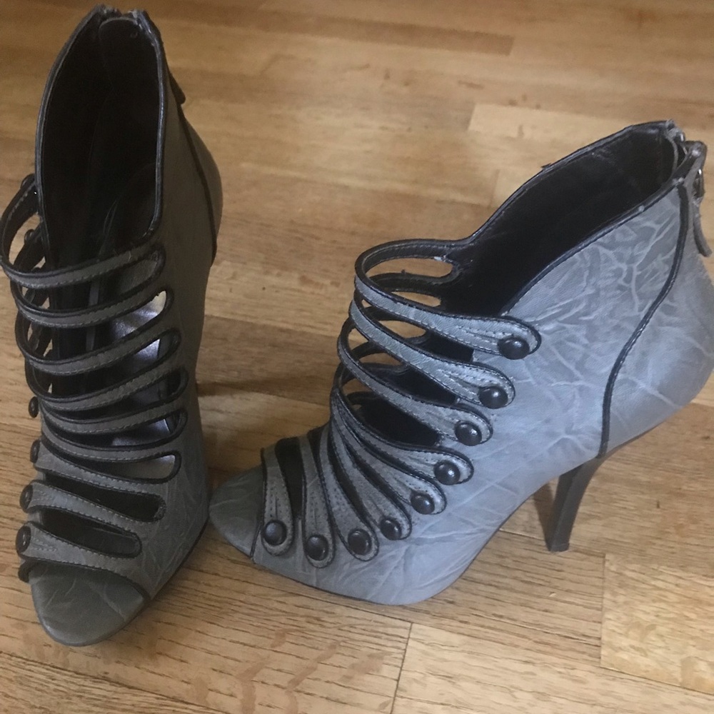 Bakers grey and black stilettos size 7 1/2.